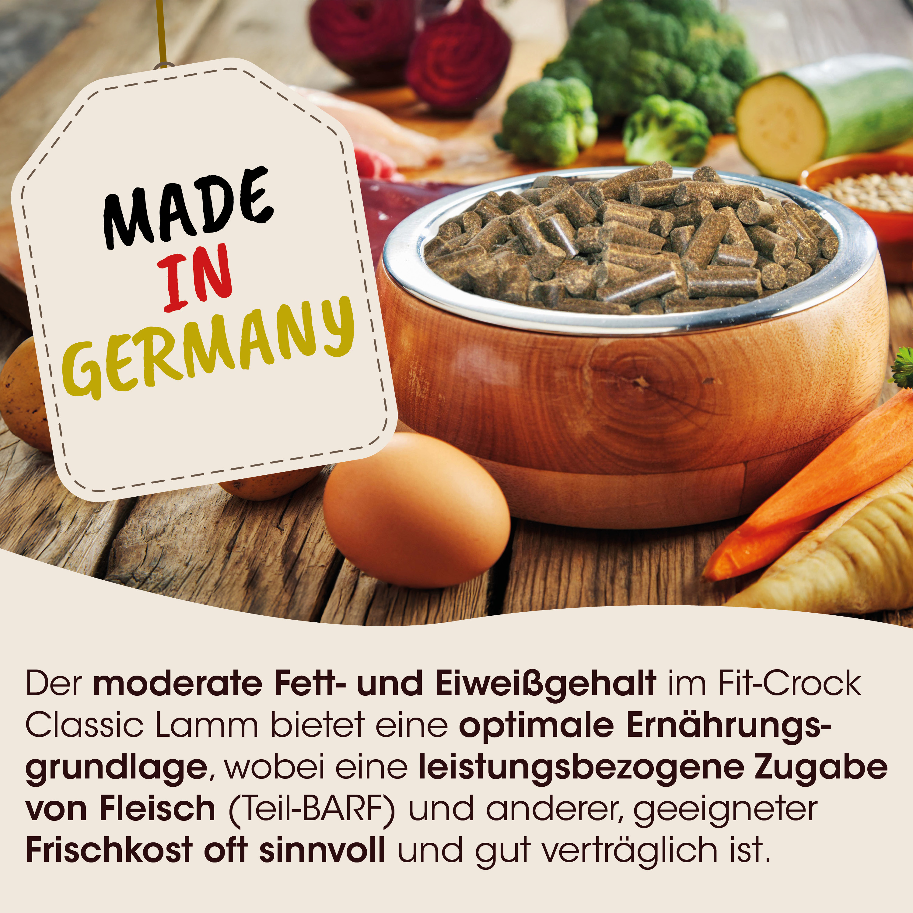 Futter, Kroketten, Tierfutter, Holzschüssel, Gemüse im Hintergrund